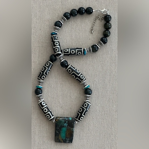 Adjustable 18-1/2 inch Tibetan Agate beads and Turquoise bead Necklace NWOT - Picture 3 of 10